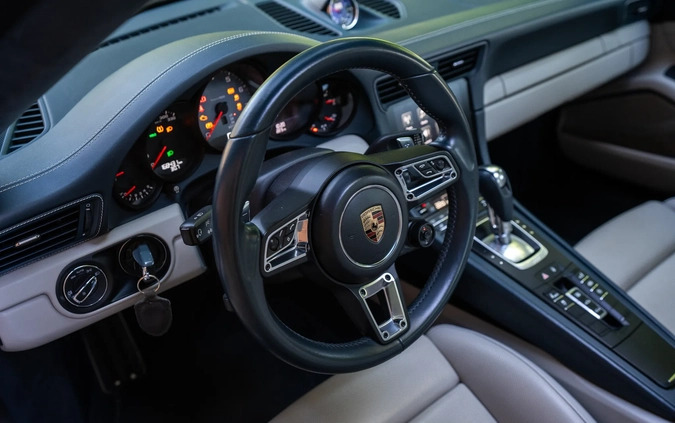 Porsche 911 cena 395000 przebieg: 168000, rok produkcji 2016 z Kraków małe 154